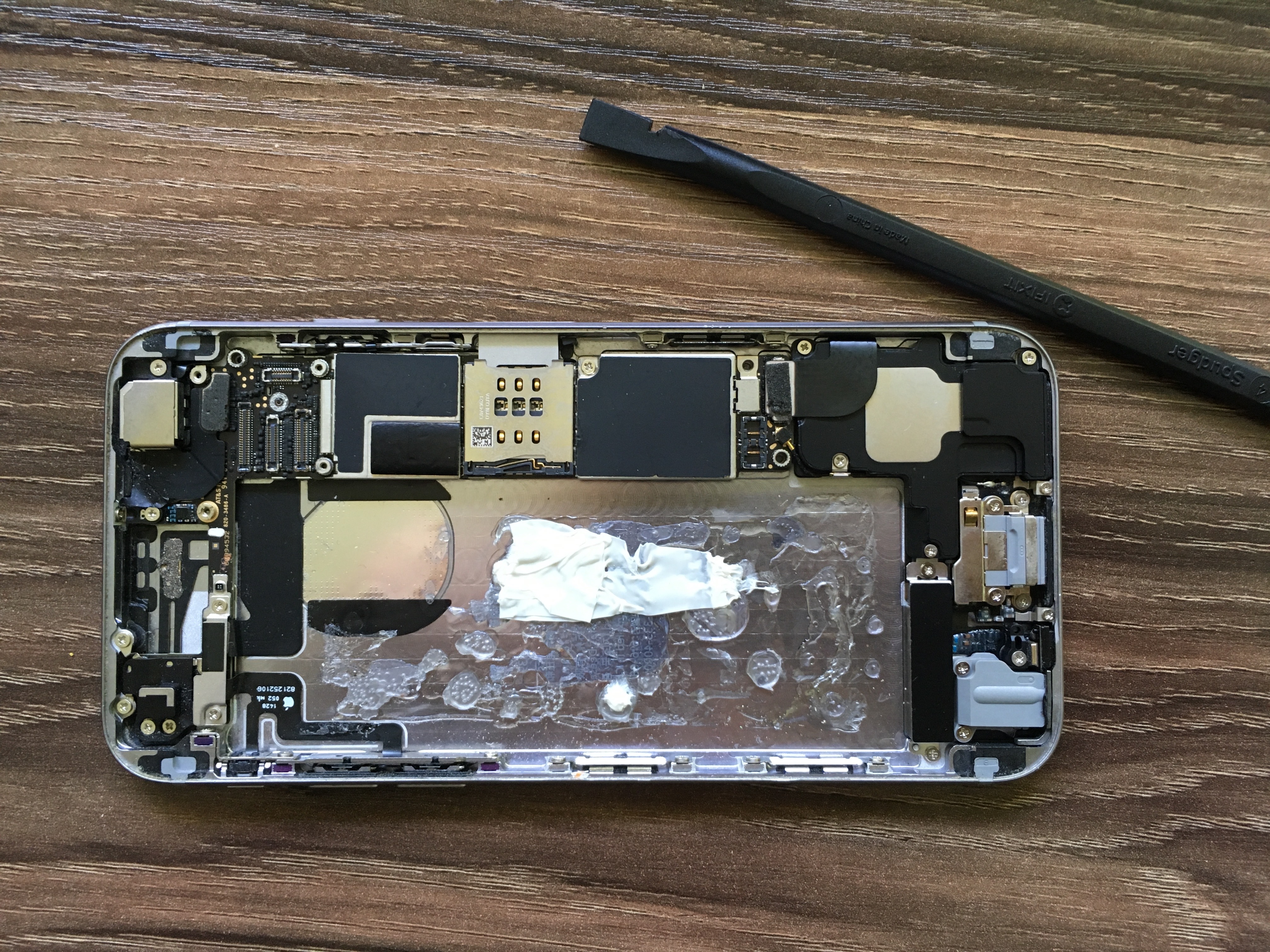 iPhone Battery Replacement Fail with Glue